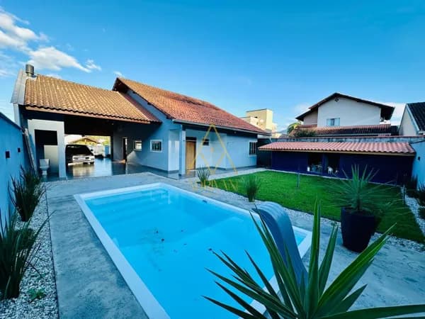 Casa Padrão no bairro Rio da Luz