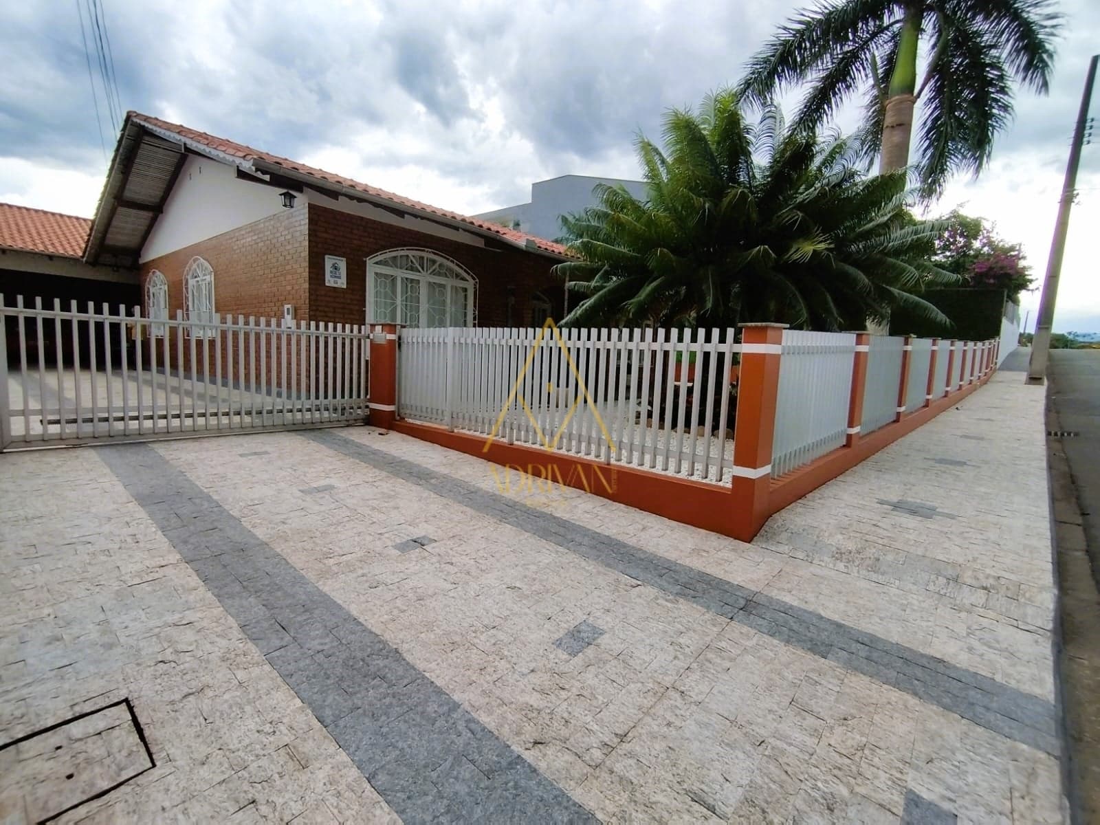 Casa Padrão no Bairro Barra do Rio Cerro