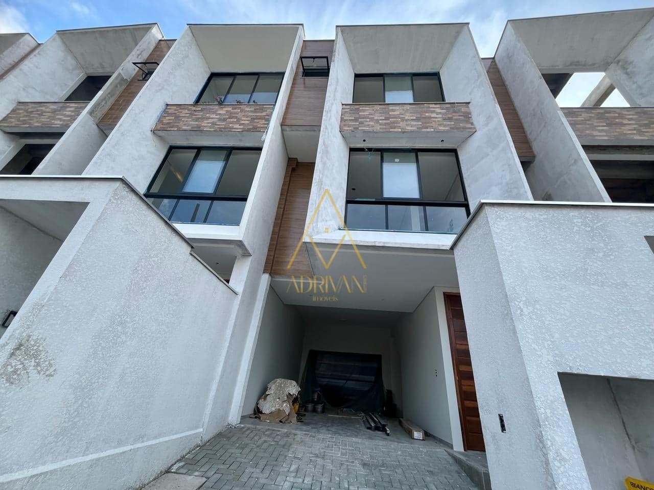 Sobrado geminado duplex no bairro Vila Lenzi