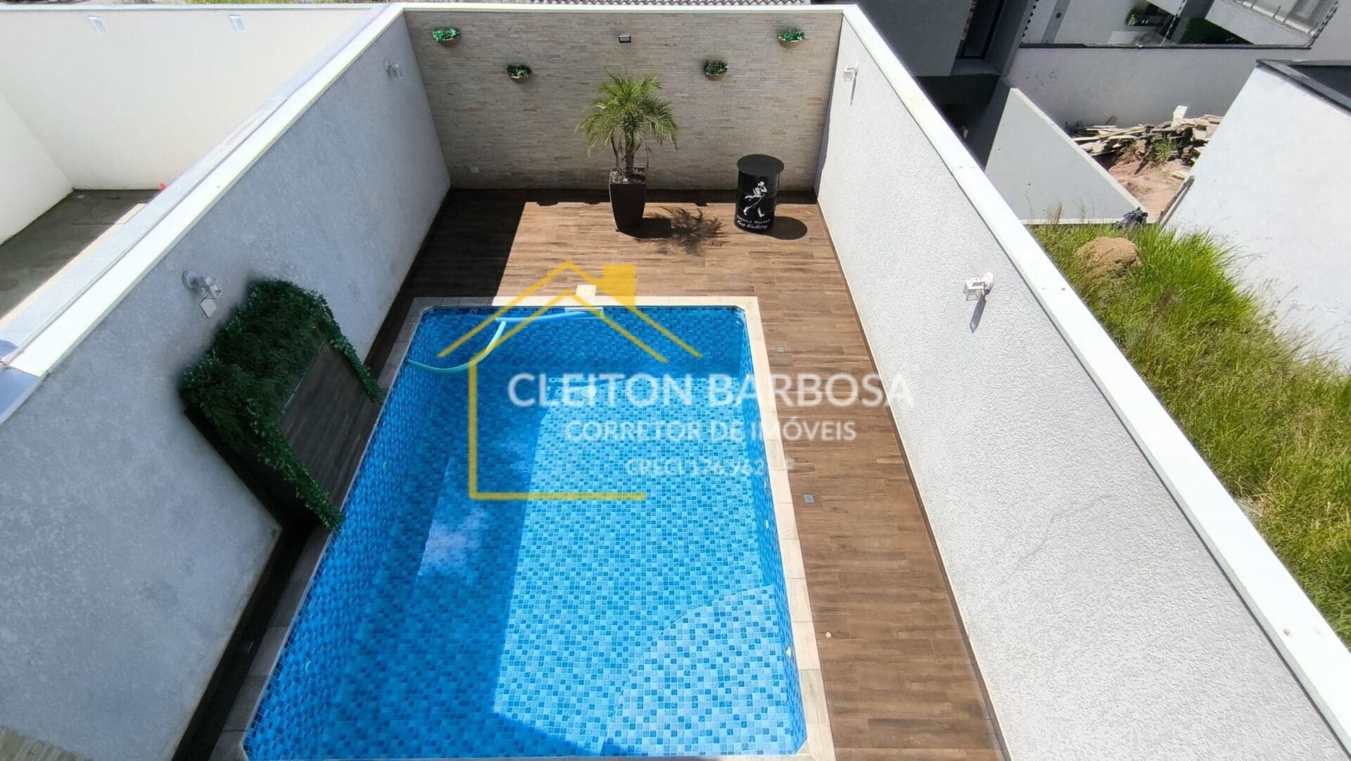 Sobrado Alto Padrão com 3 Dorm. sendo 2 suítes, 3 banheiros à Venda, 180 m² - Laranjeiras - Caieiras/SP