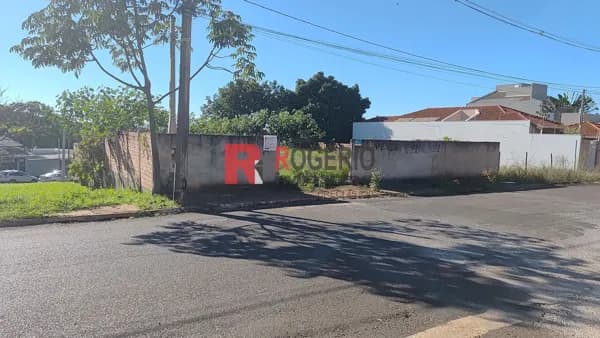 2 terrenos à venda no Maria Imaculada I com escrituras separadas