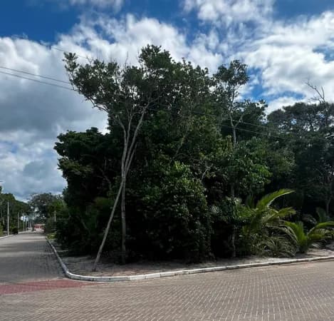 Lote de esquina no Condomínio Reserva da Barra