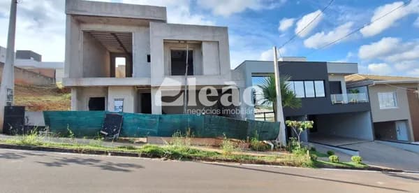 Casa em construção no condomínio Vivenda das Pitangueiras em Valinhos/SP