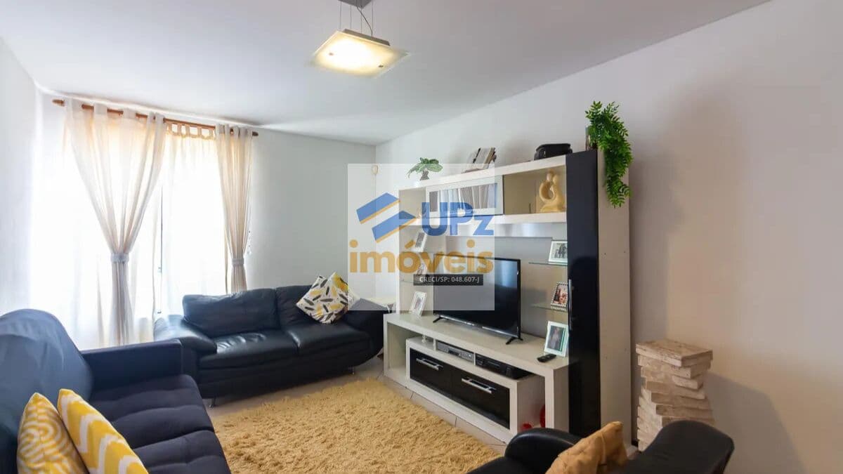 Casa sobrado com 3 dorms, sendo 1 suíte, 137m² com 3 vagas no Jardim D'abril em Osasco-SP