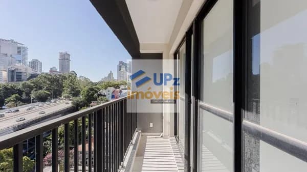 Apartamento com 1 dorm, 32m² com varanda e vaga de garagem na Vila Madalena em São Paulo-SP