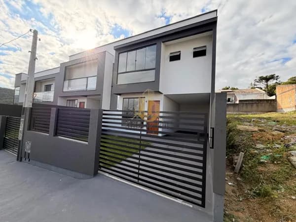 Sobrado em São José - Forquilhas