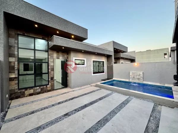 Casa Nova à Venda em Pontal do Paraná | 3 Dormitórios e Piscina