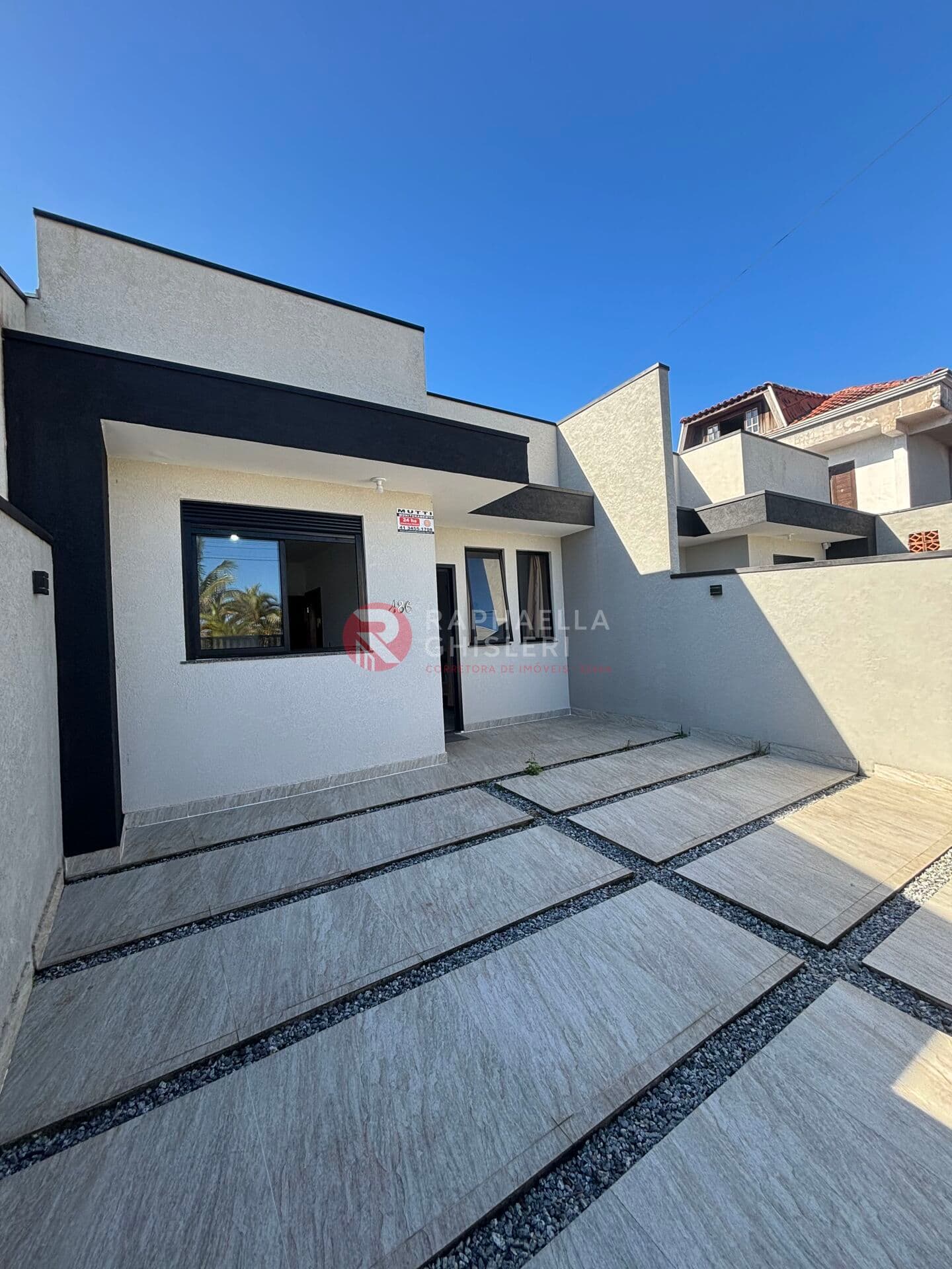 Casa com Piscina à Venda em Shangri-lá | Próxima ao Mar | 3 Quartos