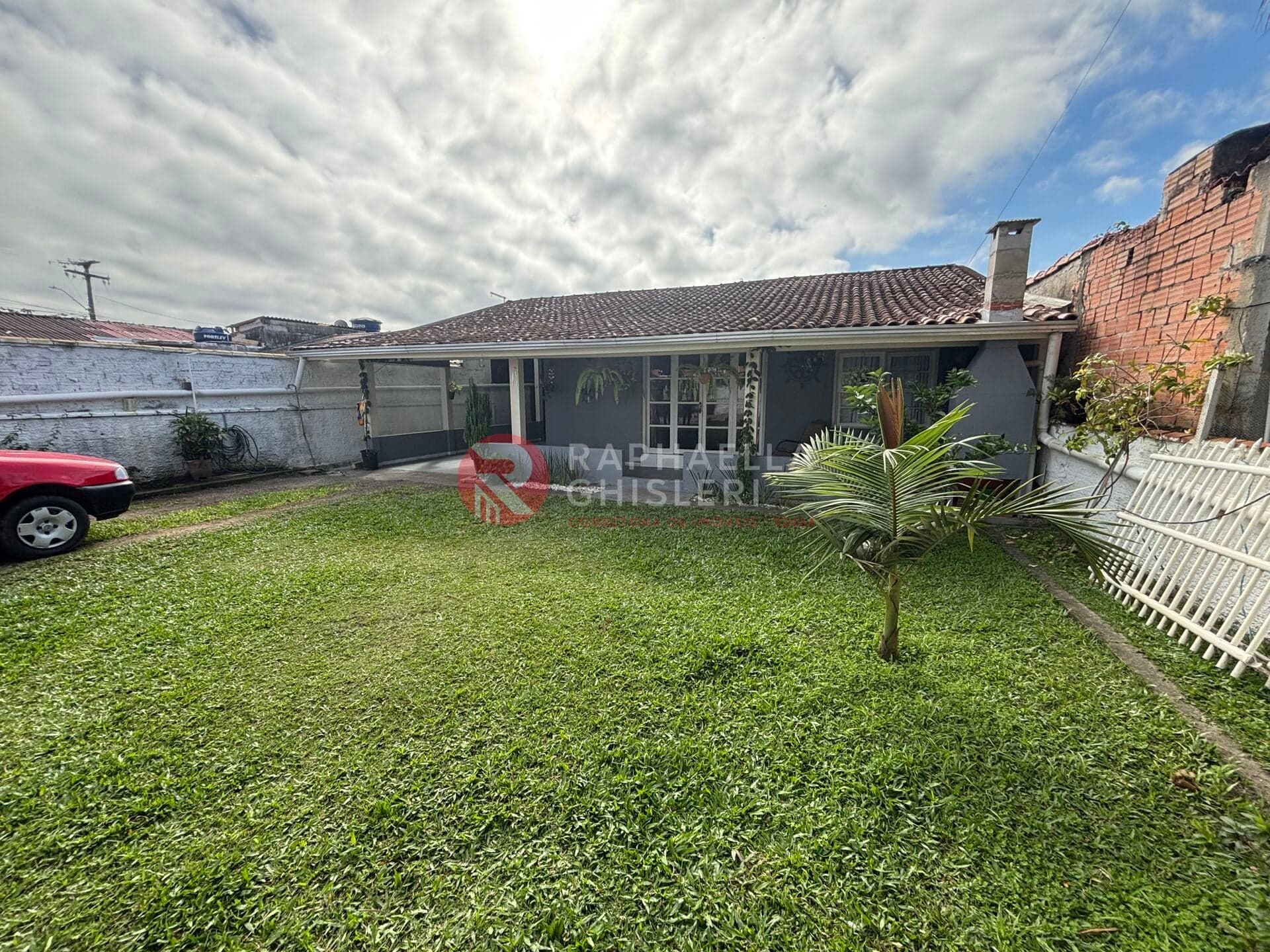Casa à Venda em Pontal do Sul | 5 Quartos, Edícula e Amplo Terreno
