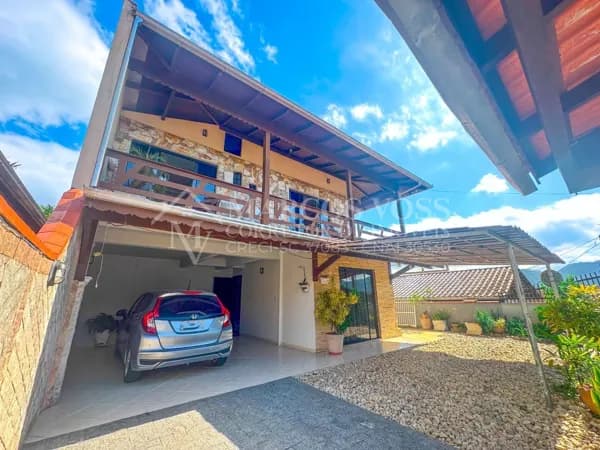 Casa Averbada com 4 Quartos na Itoupava Central