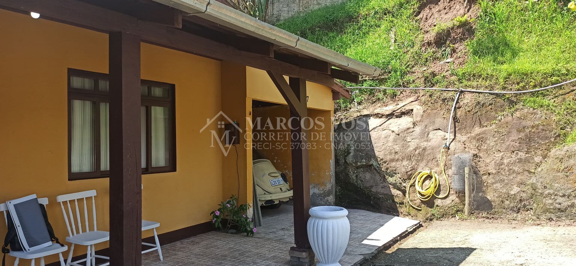 Casa no bairro da Velha, próximo a Vila Germânica