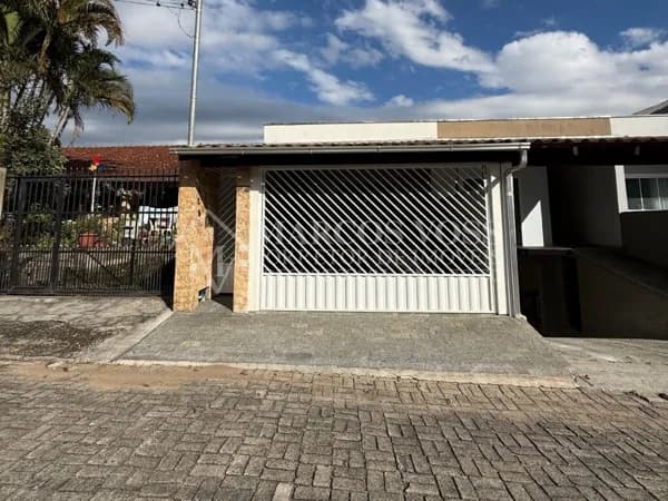Casa Geminada com 2 Quartos na Fortaleza Alta