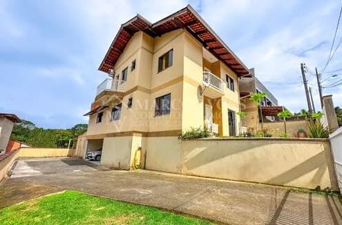 Casa ampla com 2 Pavimentos na Itoupava Central