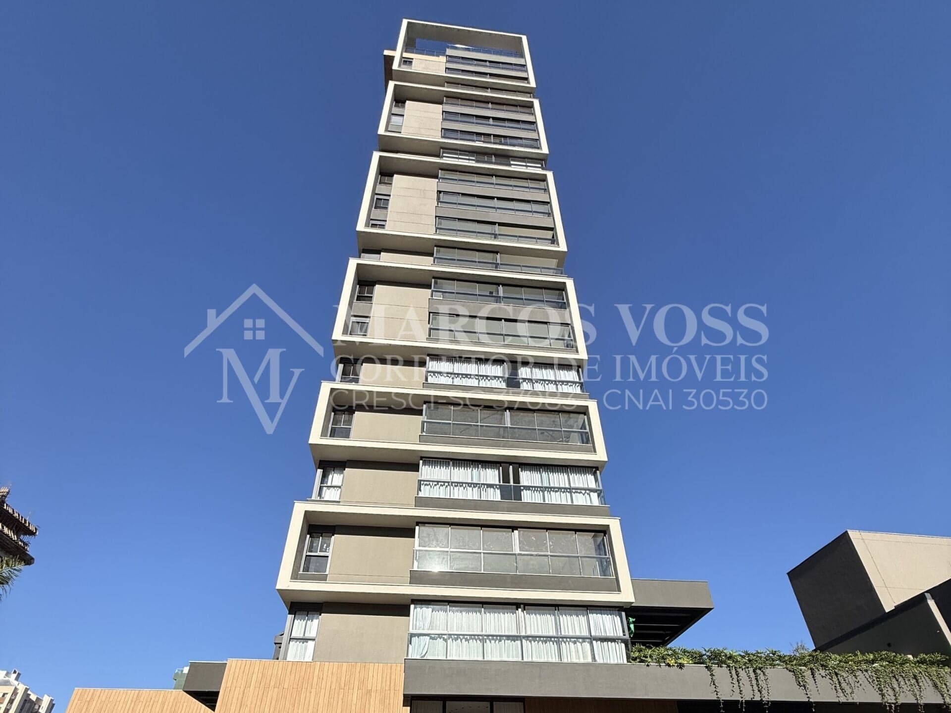 Apartamento Alto Padrão com 3 Suítes no Bairro Victor Konder