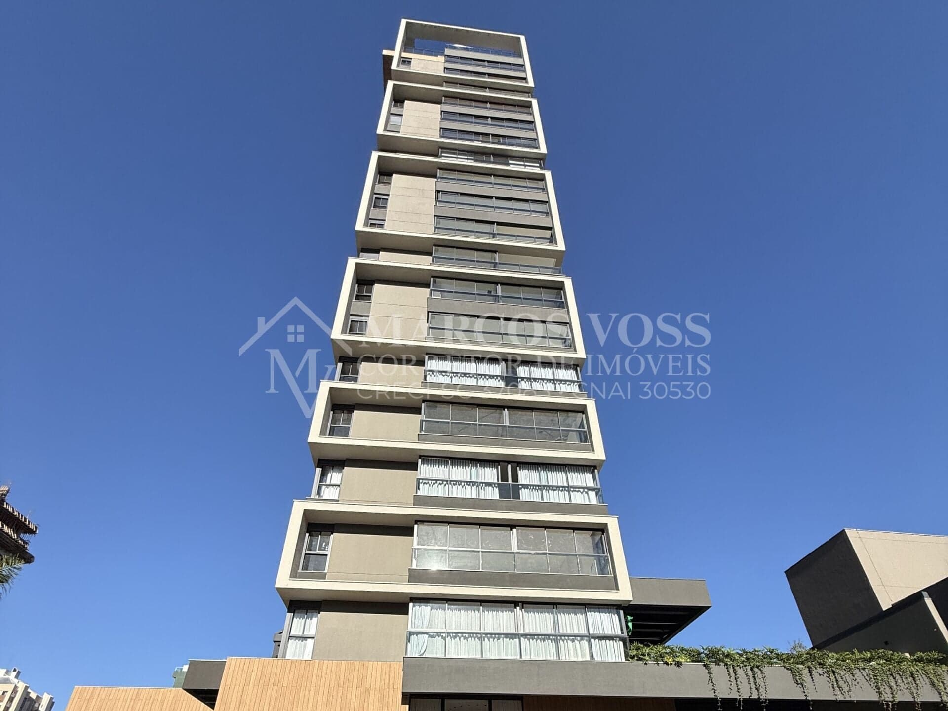 Apartamento Alto Padrão com 3 Suítes no Bairro Victor Konder