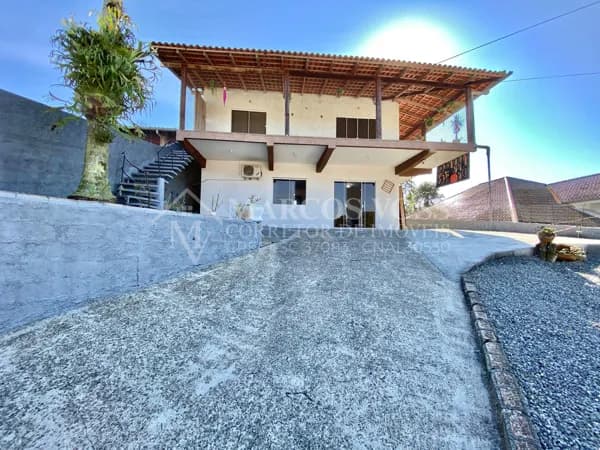 Casa com 4 Quartos na Itoupavazinha