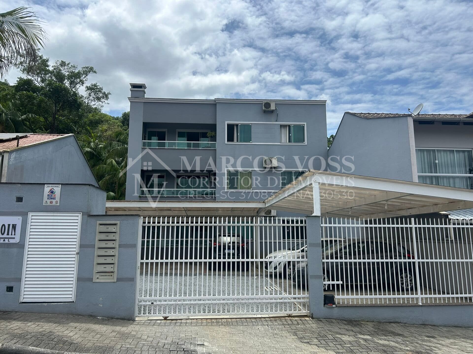 Apartamento Semimobiliado com 3 quartos na Velha Central