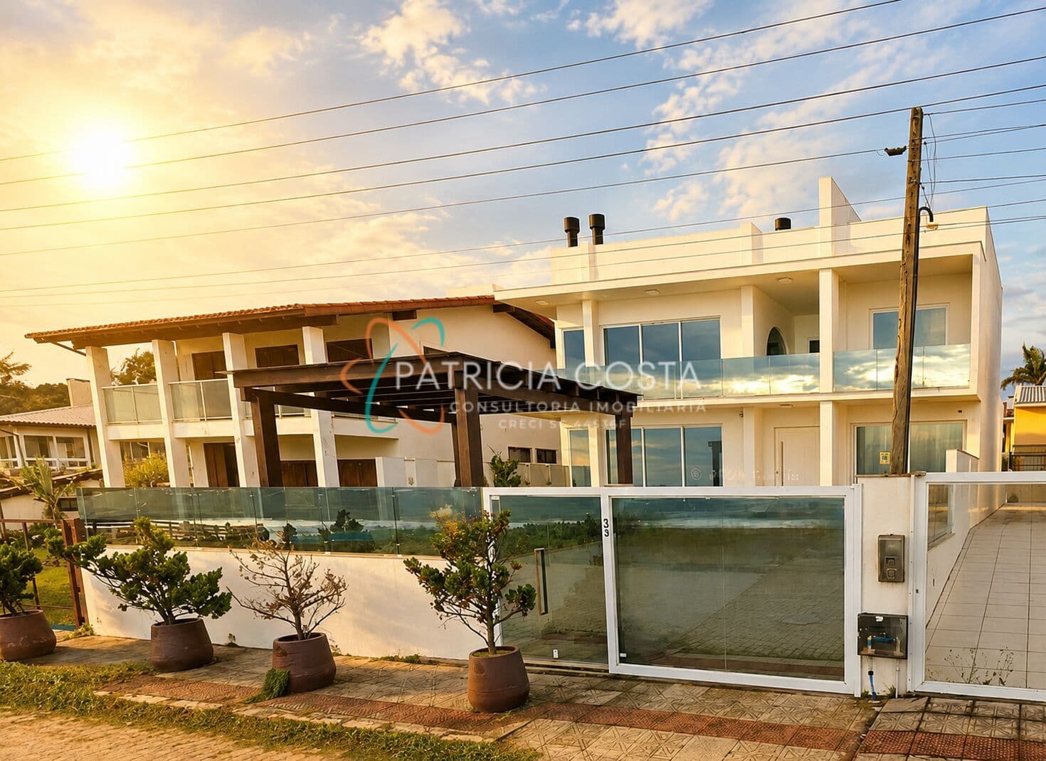 Linda Casa Beira Mar à Venda no Centro - Garopaba/SC