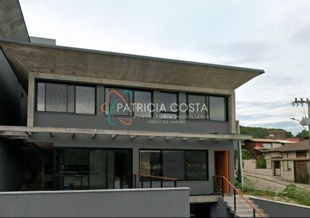 Linda Casa de Esquina à Venda no Panorâmico - Garopaba/SC