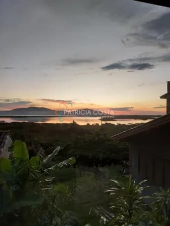 Casa com Bela Vista à Venda na Encantada - Garopaba/SC