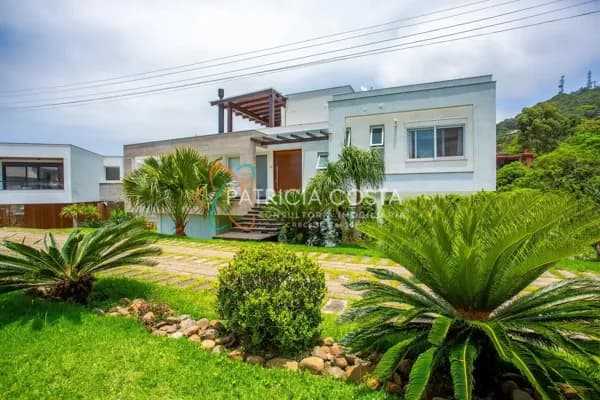 Casa com Vista Mar em Condominio à Venda em Morrinhos- Garopaba/SC