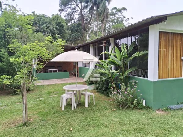 VENDA - Chácara 250m2 com 4 quartos e lazer no Vale Florido, Embu-Guaçu/SP