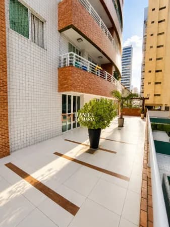 APARTAMENTO PORTEIRA FECHADA NO MEIRELES – A POUCOS METROS DA BEIRA-MAR