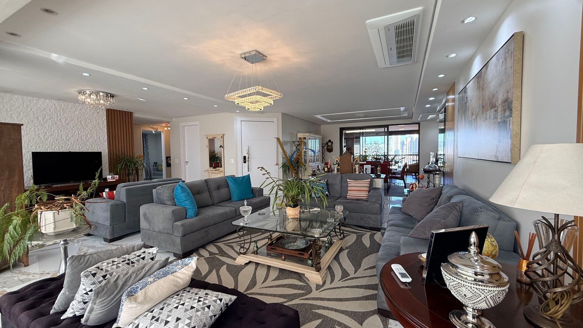 Myra - 313m Apartamento com 3 suítes e 5 vagas