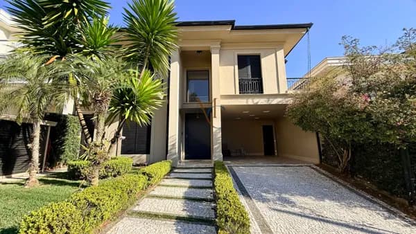 Casa neo clássica, mobiliada e decorada, disponível para locação