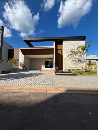 CASA TÉRREA À VENDA EM MOGI GUAÇU COM 3 SUÍTES, PISCINA, ÁREA GOURMET, CONDOMÍNIO FECHADO E FINANCIAMENTO