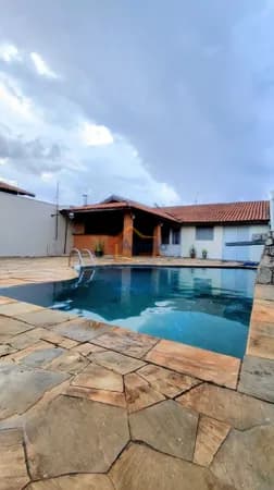 CASA À VENDA COM PISCINA E AREA DE LAZER EM MOGI MIRIM