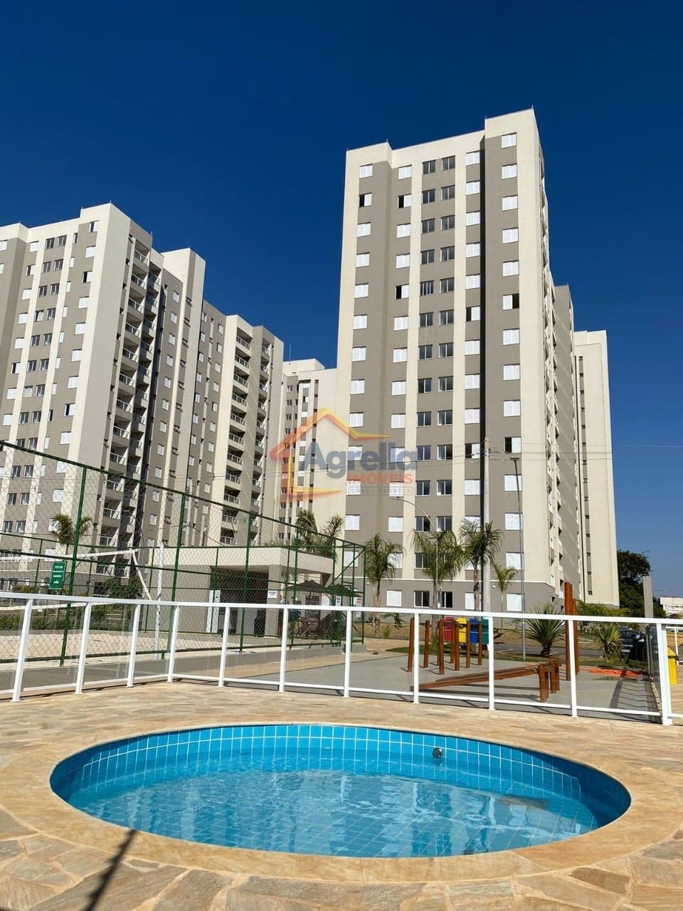 APARTAMENTO À VENDA COM 2 DORMITÓRIOS, SACADA, 1 VAGA, CONDOMÍNIO COM PISCINA, QUADRA, SALÃO DE FESTAS E PORTARIA 24H