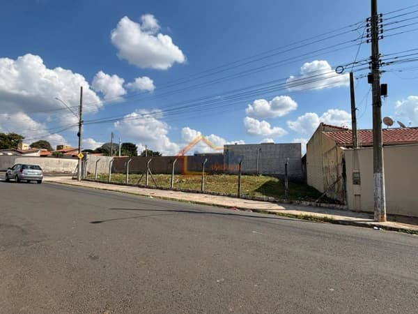 Lote/Terreno em Mogi Mirim - Jardim Scomparim