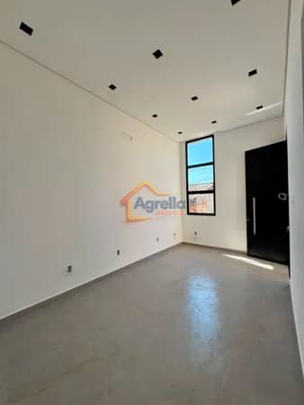 PÉ-DIREITO ALTO E ESPAÇO PARA AMPLIAR