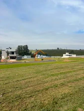TERRENO EM CONDOMÍNIO COM EXCELENTE LOCALIZAÇÃO E PRONTO PARA CONSTRUIR