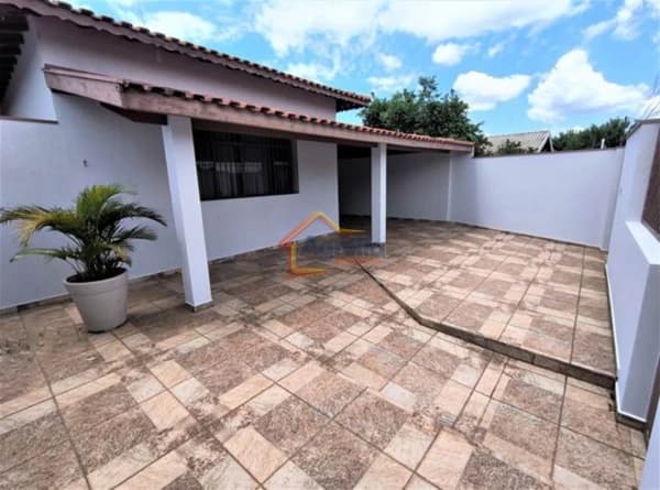 Casa em Mogi Mirim - Vila Universitária