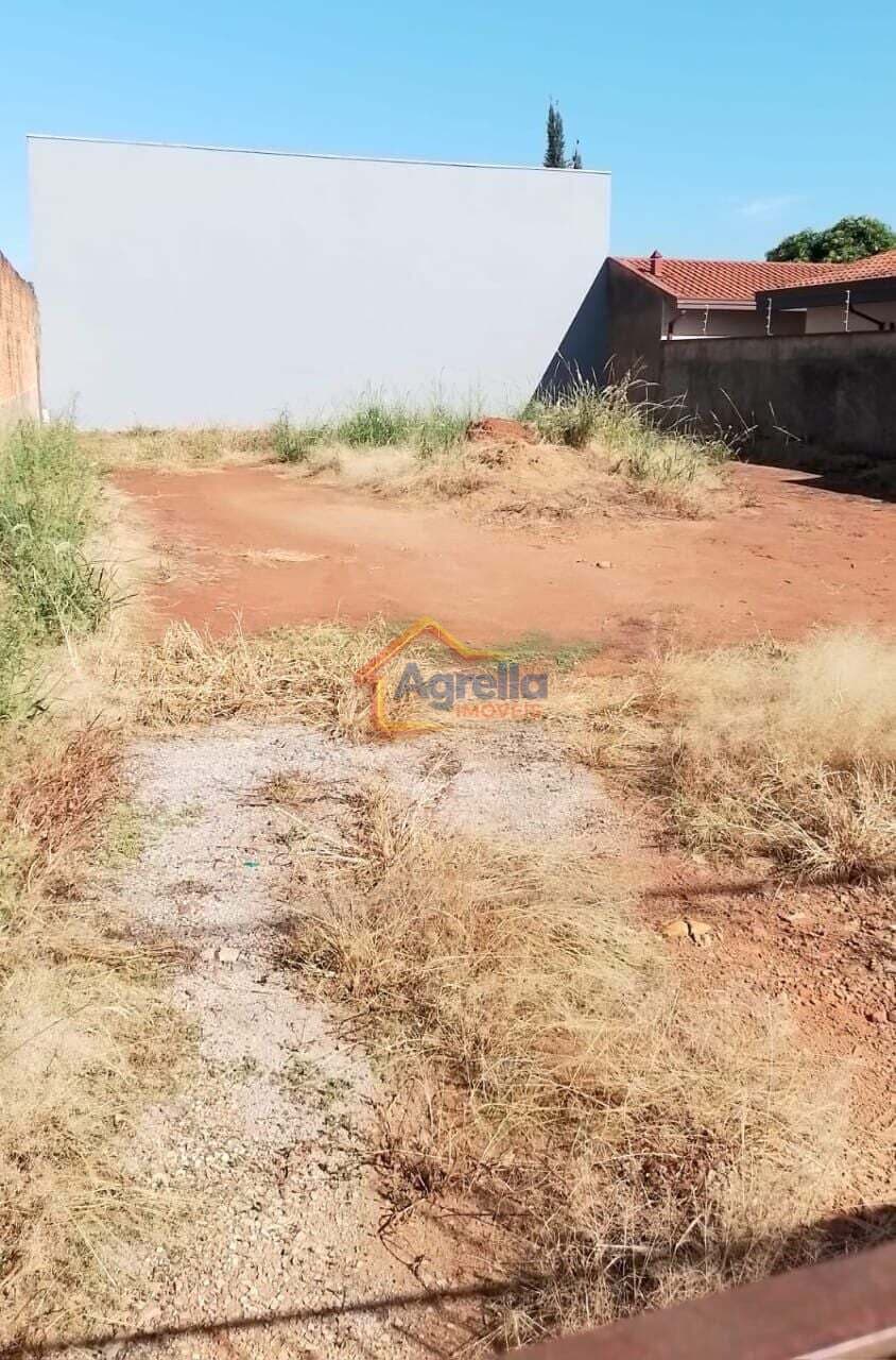 TERRENO À VENDA EM MOGI GUAÇU COM 300M², MURADO, ACEITA FINANCIAMENTO E PRÓXIMO AO CENTRO