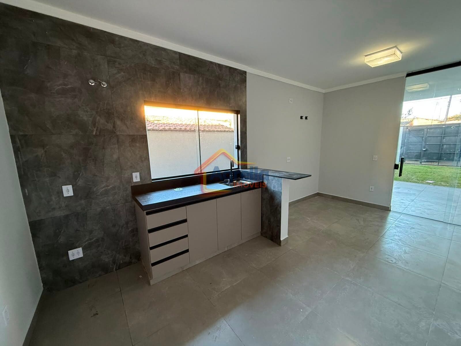 CASA COM SUÍTE À VENDA EM MOGI MIRIM/SP