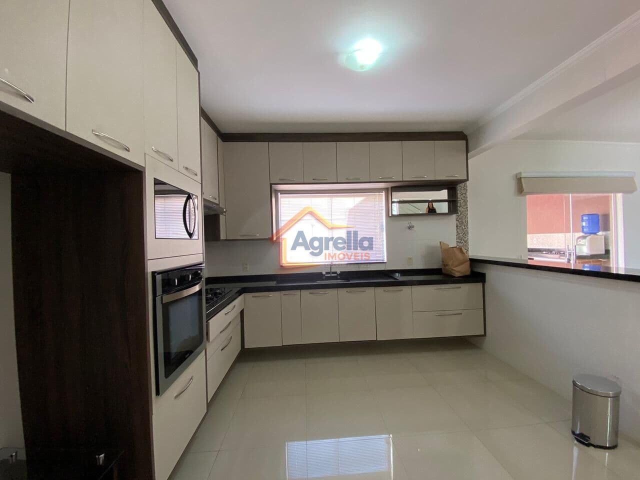 SOBRADO À VENDA NO CONDOMÍNIO SANTA MÔNICA I - MOGI GUAÇU/SP