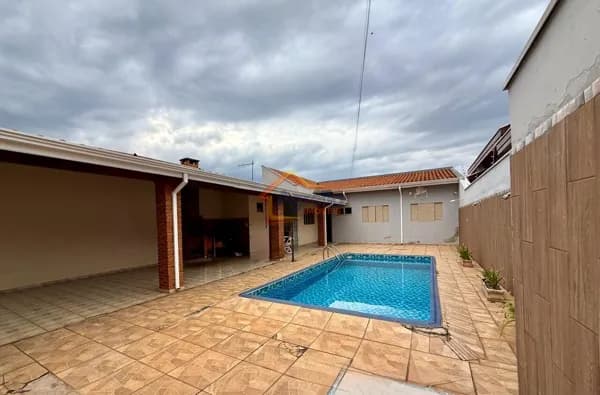 CASA TÉRREA COM ÁREA DE LAZER COM PISCINA À VENDA NO JARDIM SANTA CRUZ - MOGI GUAÇU/SP