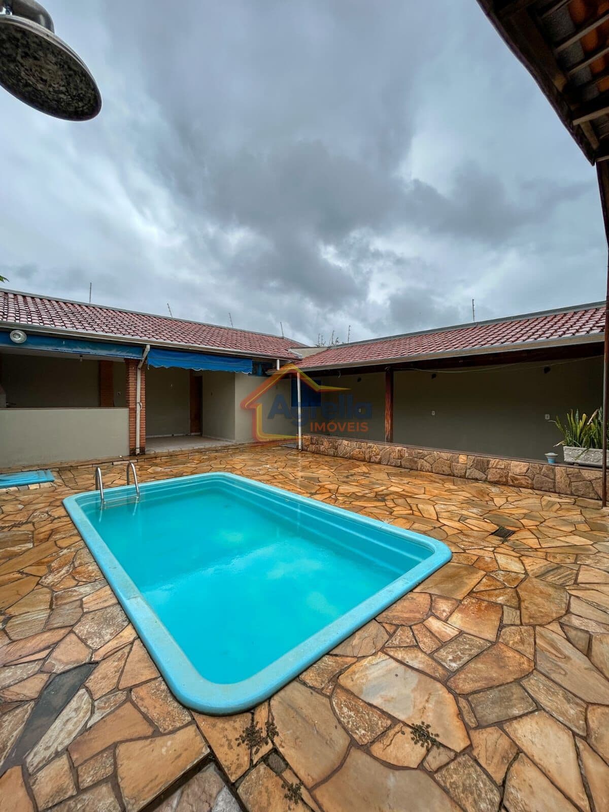 CASA TÉRREA COM PISCINA E CHURRASQUEIRA À VENDA EM MOGI MIRIM/SP
