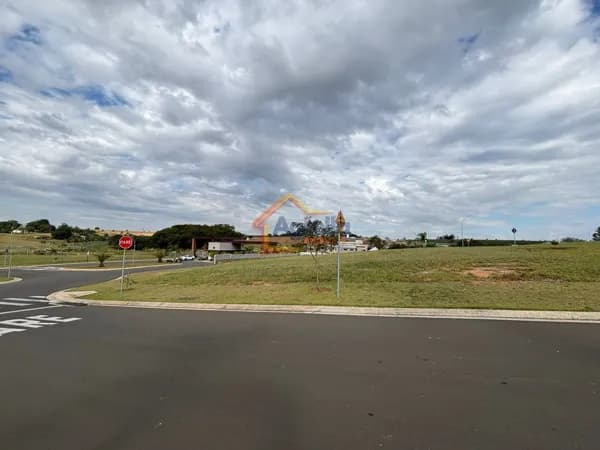 PRONTO PARA CONSTRUIR, COM TOPOGRAFIA FAVORÁVEL