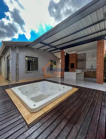 CASA TÉRREA TODA PLANEJADA, HIDROMASSAGEM E CHURRASQUEIRA À VENDA EM MOGI MIRIM/SP
