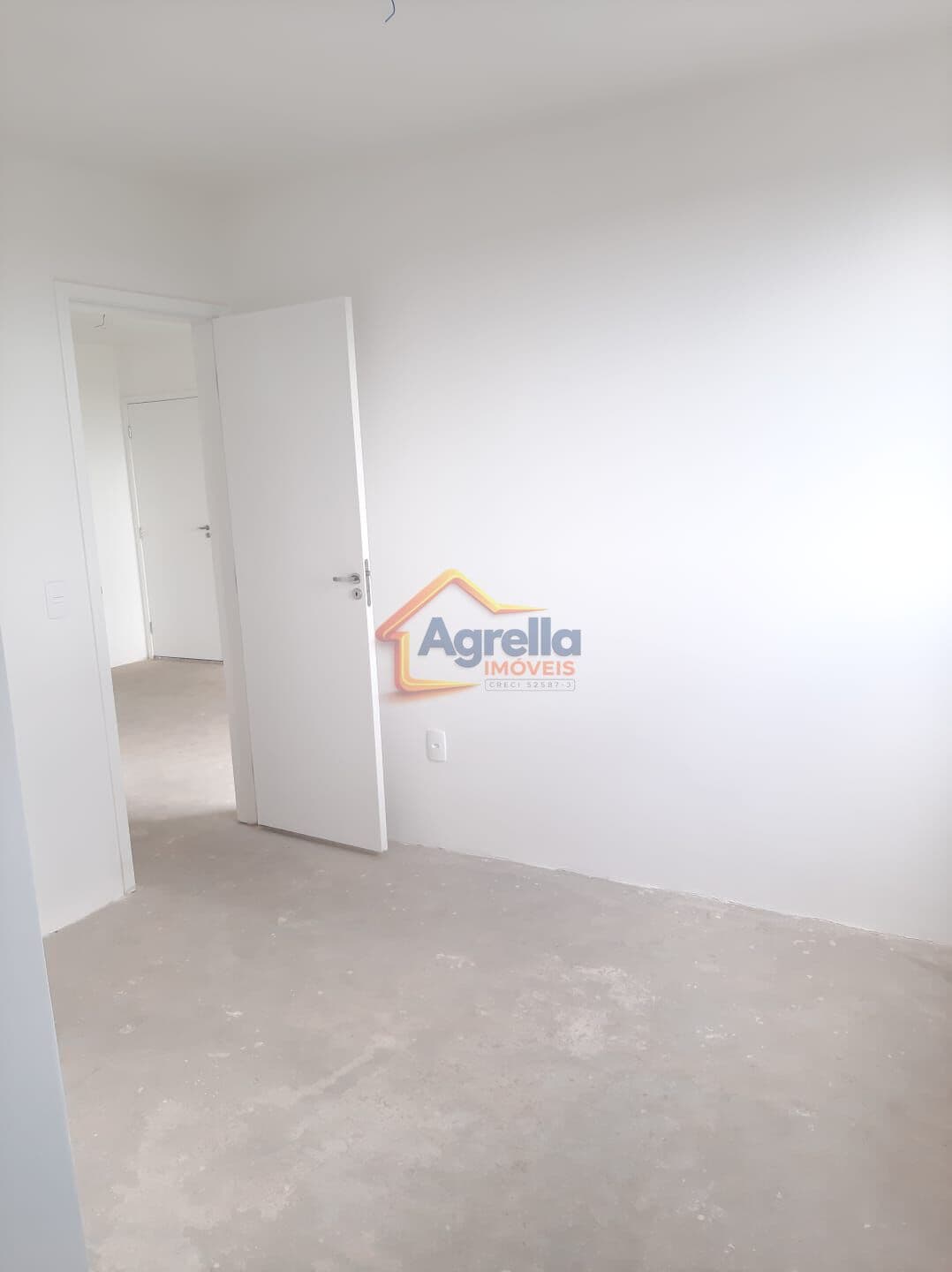 APARTAMENTO COM VARANDA E VISTA EM MOGI GUAÇU/SP COM 2 DORMITÓRIOS E SUÍTE