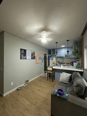 CASA À VENDA COM 2 DORMITÓRIOS, SUÍTE, COZINHA INTEGRADA, ÁREA GOURMET, LAVANDERIA COBERTA, GARAGEM E FINANCIAMENTO DISP