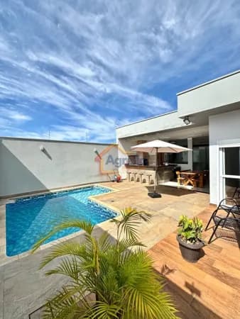 CASA COM PISCINA E ÁREA DE LAZER À VENDA NO RESIDENCIAL DO BOSQUE - MOGI MIRIM/SP