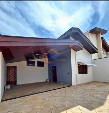 CASA COM 3 DORMITORIOS SUITE COZINHA PLANEJADA GARAGEM COBERTA LAVANDERIA VENTILADORES DE TETO ACEITA FINANCIAMENTO