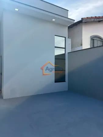 CASA NOVA COM SUÍTE, INTEGRAÇÃO E PRATICIDADE