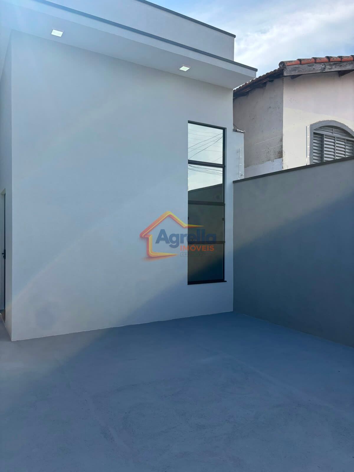 CASA NOVA COM SUÍTE, INTEGRAÇÃO E PRATICIDADE
