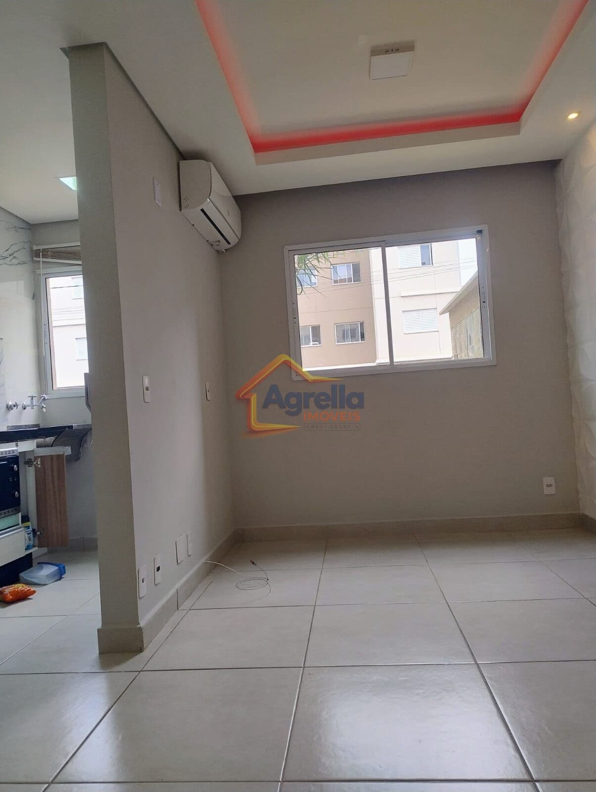 APARTAMENTO À VENDA COM 2 DORMITÓRIOS, CONDOMÍNIO COM PORTARIA 24H, ÁREA DE LAZER E FÁCIL ACESSO A SERVIÇOS